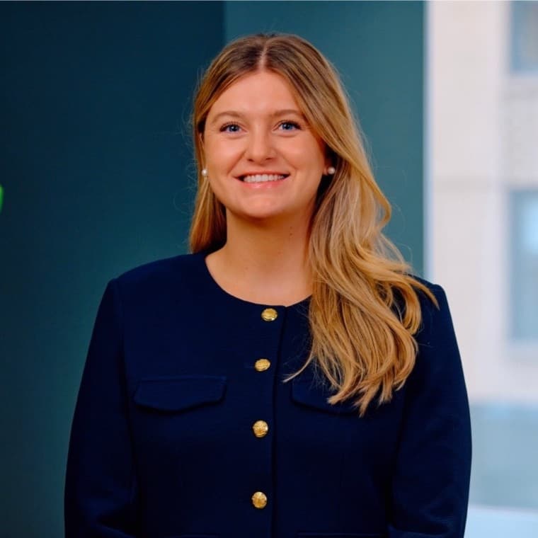 Elizabeth Holmes Headshot Quants